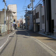 日本橋からこの旧東海道を歩いて来て…