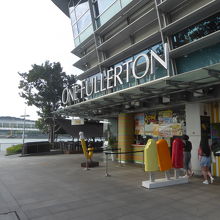 暑い日中は人も少な目です