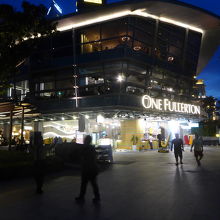 夕方になると賑わってきます