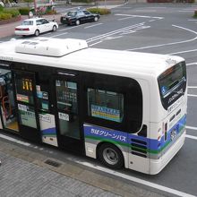 臼井駅前に停まるコミュニティバス