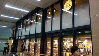 全国各地の特産品が揃う