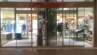 お洒落スポットなのに夜に行ったらガラガラでした