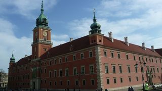 ワルシャワの政治・経済・文化の歴史をきざむ宮殿