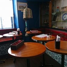 店内はオリエンタルな感覚満点