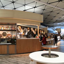 香港空港のラウンジ。あまり時間はありませんでした。