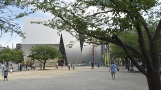 建物だけが自己主張し、トイレの少なさになにこれ？！