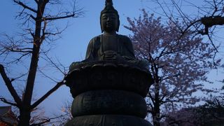 像は均整のとれた自然な姿