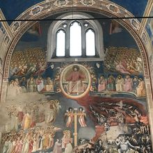 ジョットの最後の審判・西壁一面に描かれています