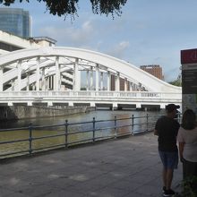 白い鉄製のエルジン橋