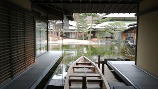 素晴らしい建物と調度品の数々です