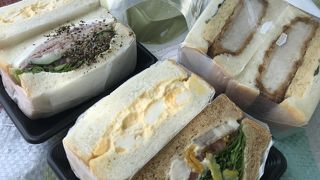 和食とサンドウィッチのコンビネーション