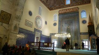 必見！緑のタイルが美しいブルサ様式のモスク