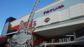 ハードロックカフェが入っている。