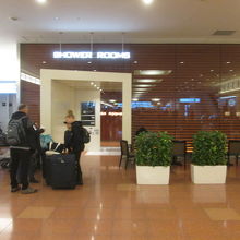 シャワールーム　2階到着ロビー (羽田空港国際線旅客ターミナ