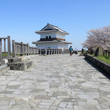 さて櫓まで歩いて行きます