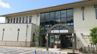 砂の美術館前にある観光案内所です