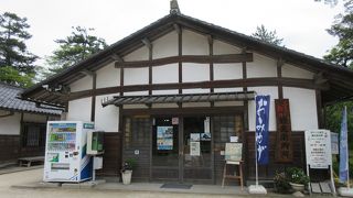 荷物を無料で預かってくれます