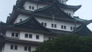 駐車場は正門の前がおすすめです