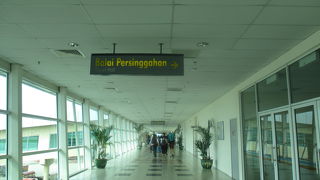 出発便の待合室は１つだけです。