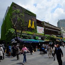 伝統工芸をアレンジしたグッズ販売のサムジギルがあるのも仁寺洞