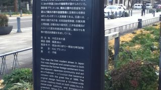 素敵な歴史的建築物が並んでいる