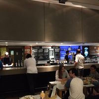 中庭に面したパブ。学生料金です。