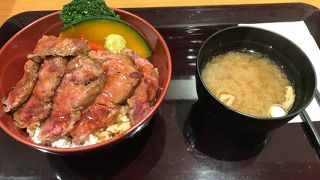 炙り牛てき丼
