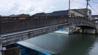 まちづくり交付金で平成２１年６月に歩行者専用橋として架け替えられました。