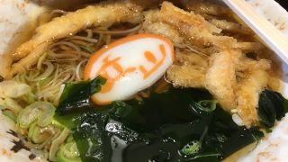 富山駅にあって便利です。おいしい白エビかき揚げそばをいただきました
