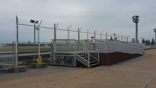 自衛隊機の離発着が見られます