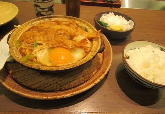 固めの麺の味噌煮込みうどん