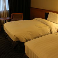 ツインの部屋ですが、2人なら余裕があります。