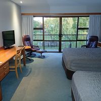 スーツケース2つ広げても十分広い