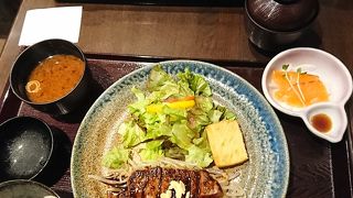 元町商店街の中のステーキ屋さん