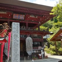 仁王門と2ｍの大草鞋