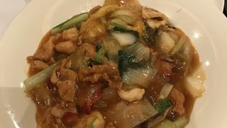 原宿の表参道口近くにあります。