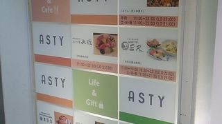 2018年５月17日現在、東館はリニューアル中の為、一部の売場は閉鎖中で不便です