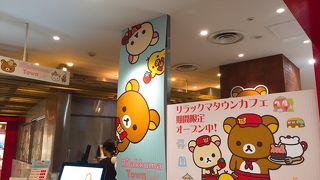 池袋駅(東口)直結の大型百貨店。　レストラン街では、期間限定のコラボカフェ開催してました!