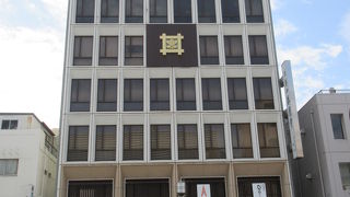 ビルのような寺です