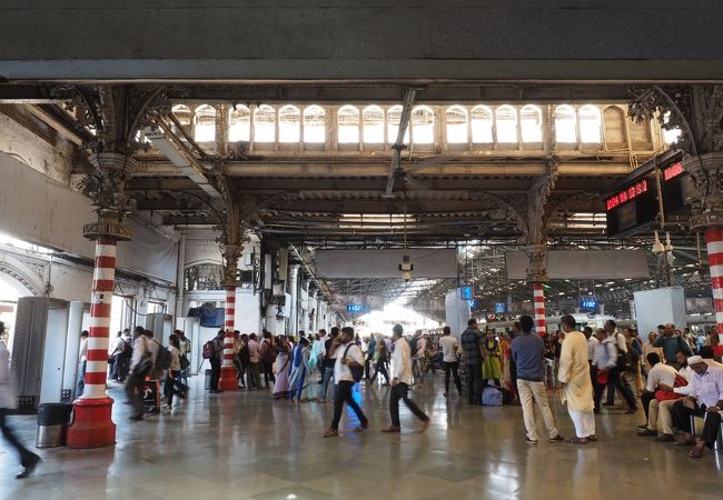 チャトラパティ シヴァージー ターミナス駅 (旧ヴィクトリア ターミナス駅) Chhatrapati Shivaji Terminus Railway Station