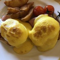 お目当てのエッグベネディクト