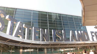 スタテンアイランドのフェリーに。