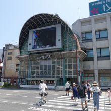 松山市駅側の入口。