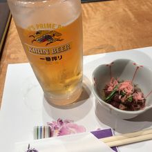 お通しとまずは、のビール