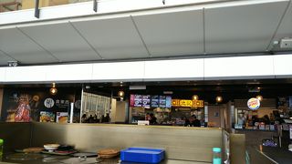 巨大な国際空港