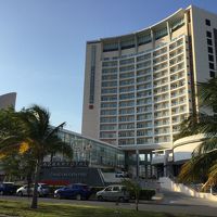 ホテル前に日本の国旗も掲げてくれていた