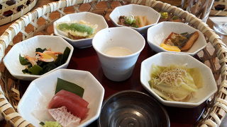 会に、集まりに