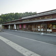 道の駅のような施設なので駐車場も広い