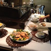 朝食は和食、塩鮭と納豆もあり