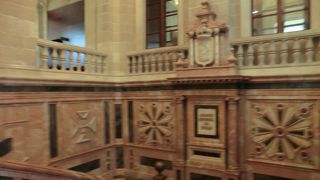 気づかずに通り過ぎてしまいそうです。